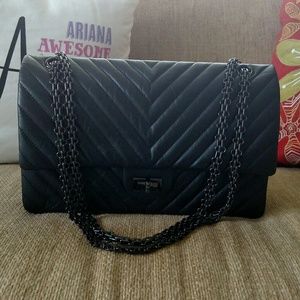 SOLD 💯Authentic So Black Chevron Reissue 226